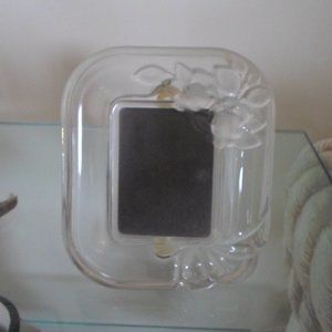 Glass Frame with 3-D Design